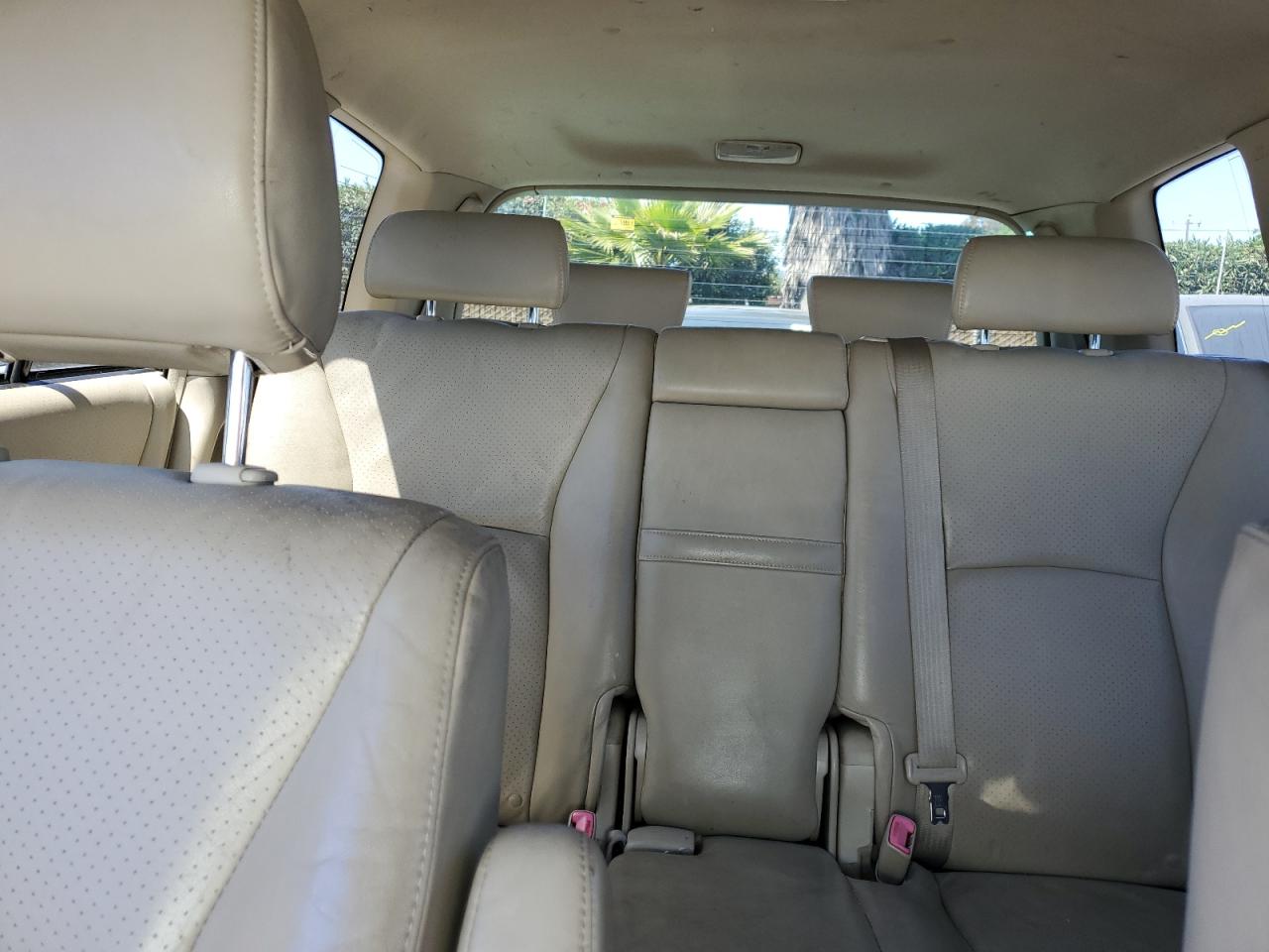 JTEDP21A150047556 2005 Toyota Highlander Limited