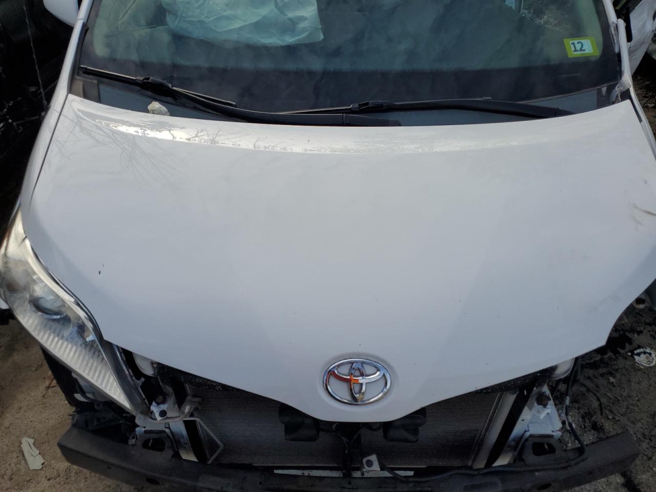 5TDYK3DC4CS227826 2012 Toyota Sienna Xle