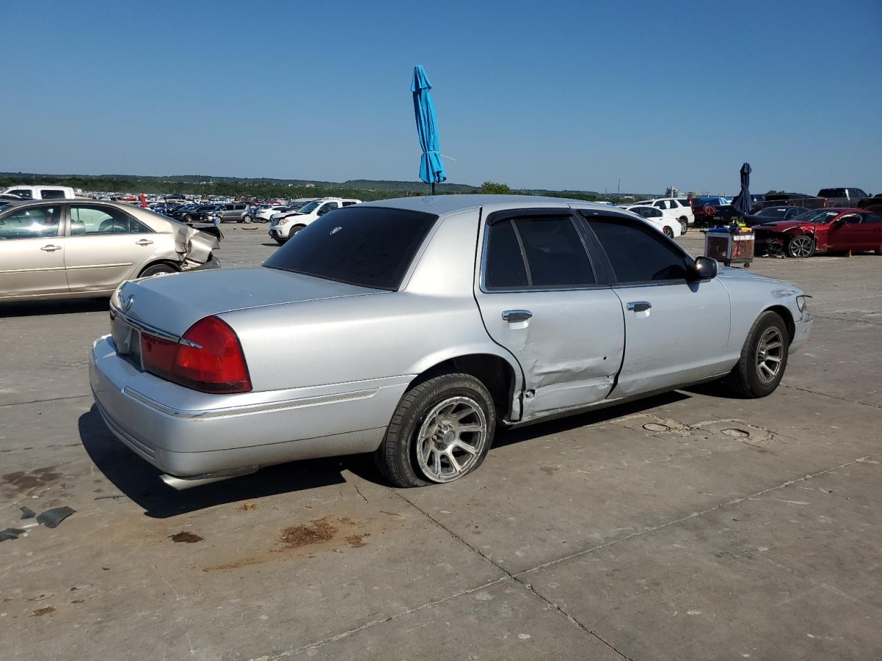 2MEFM74W4YX604815 2000 Mercury Grand Marquis Gs