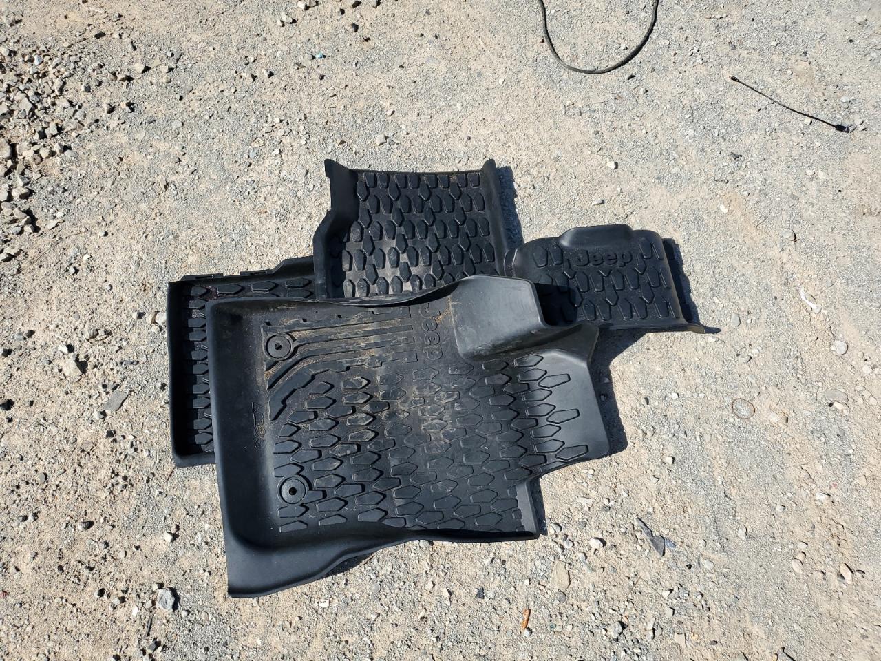 3C4NJCAB5JT438991 2018 Jeep Compass Sport