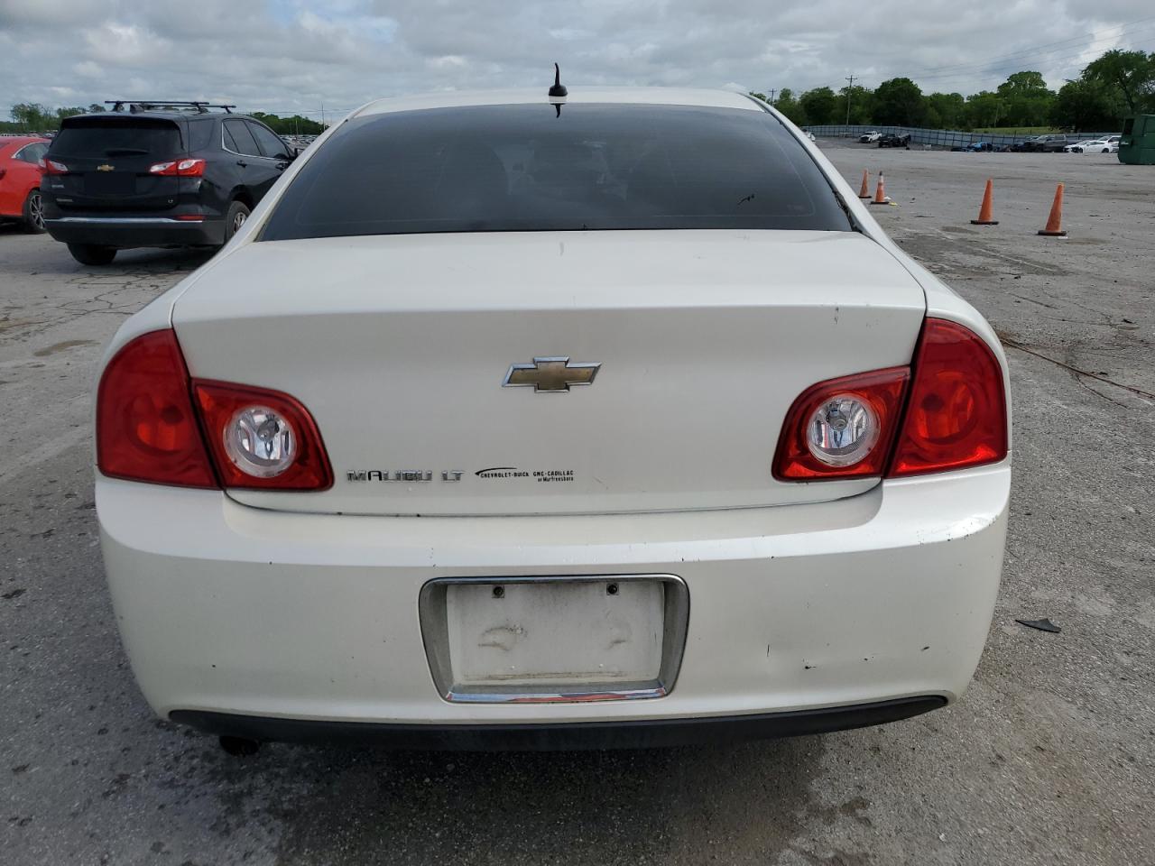 1G1ZD5E18BF221221 2011 Chevrolet Malibu 2Lt