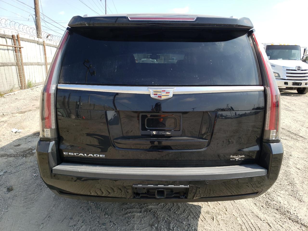 1GYS3AKJ2HR137924 2017 Cadillac Escalade