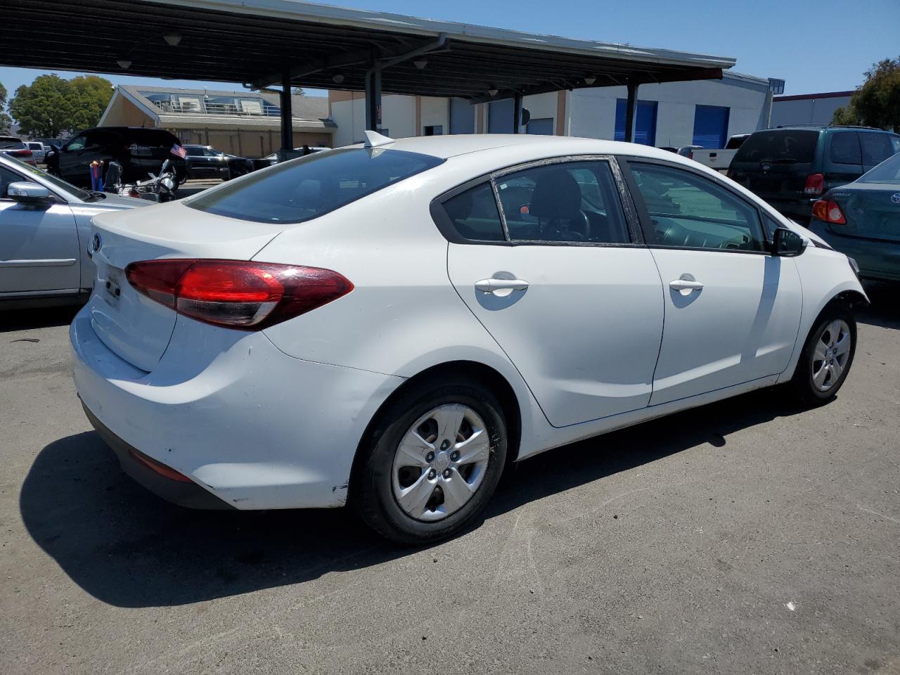 3KPFK4A7XHE077923 2017 Kia Forte Lx