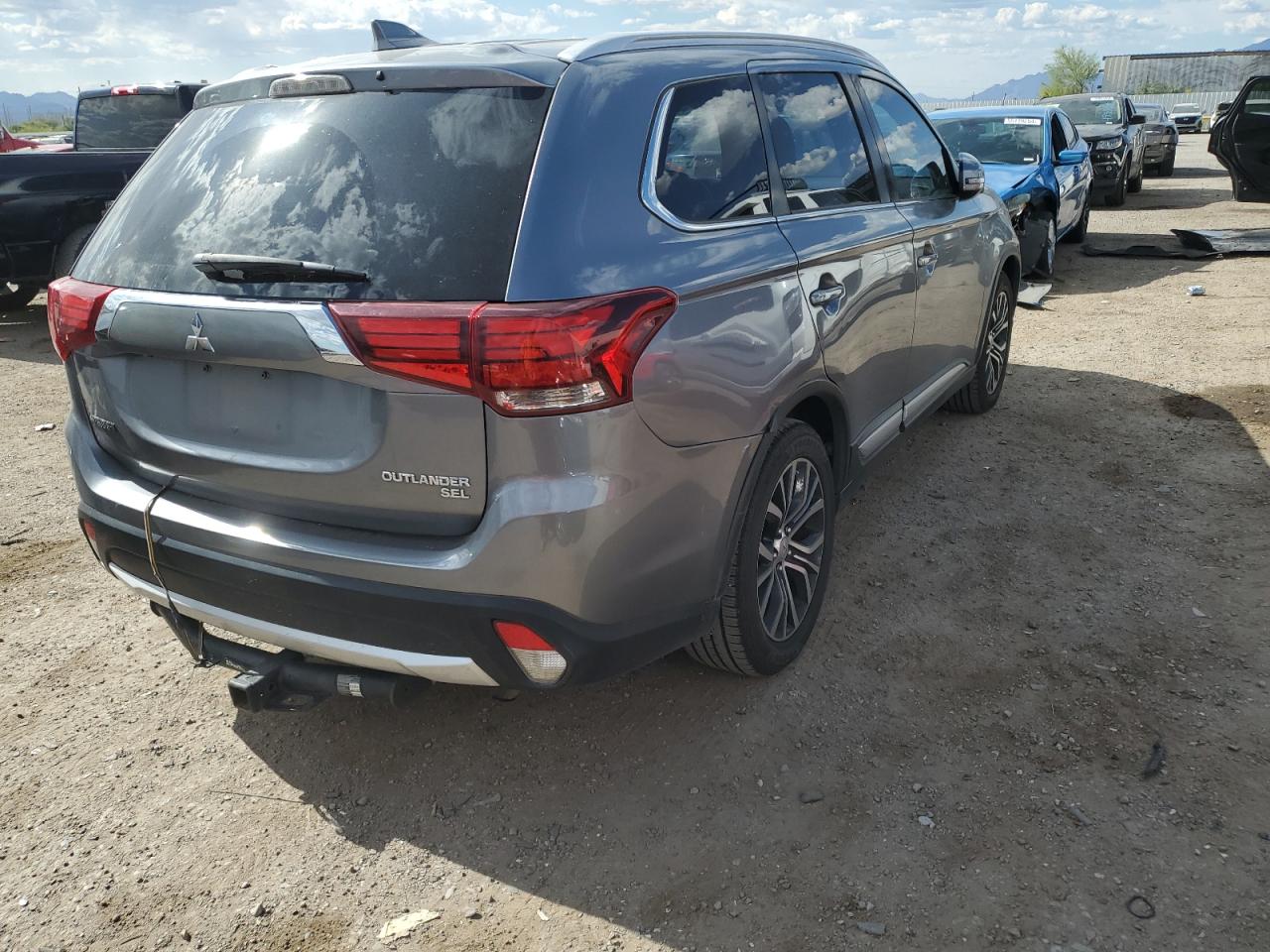 JA4AD3A35HZ053880 2017 Mitsubishi Outlander Se