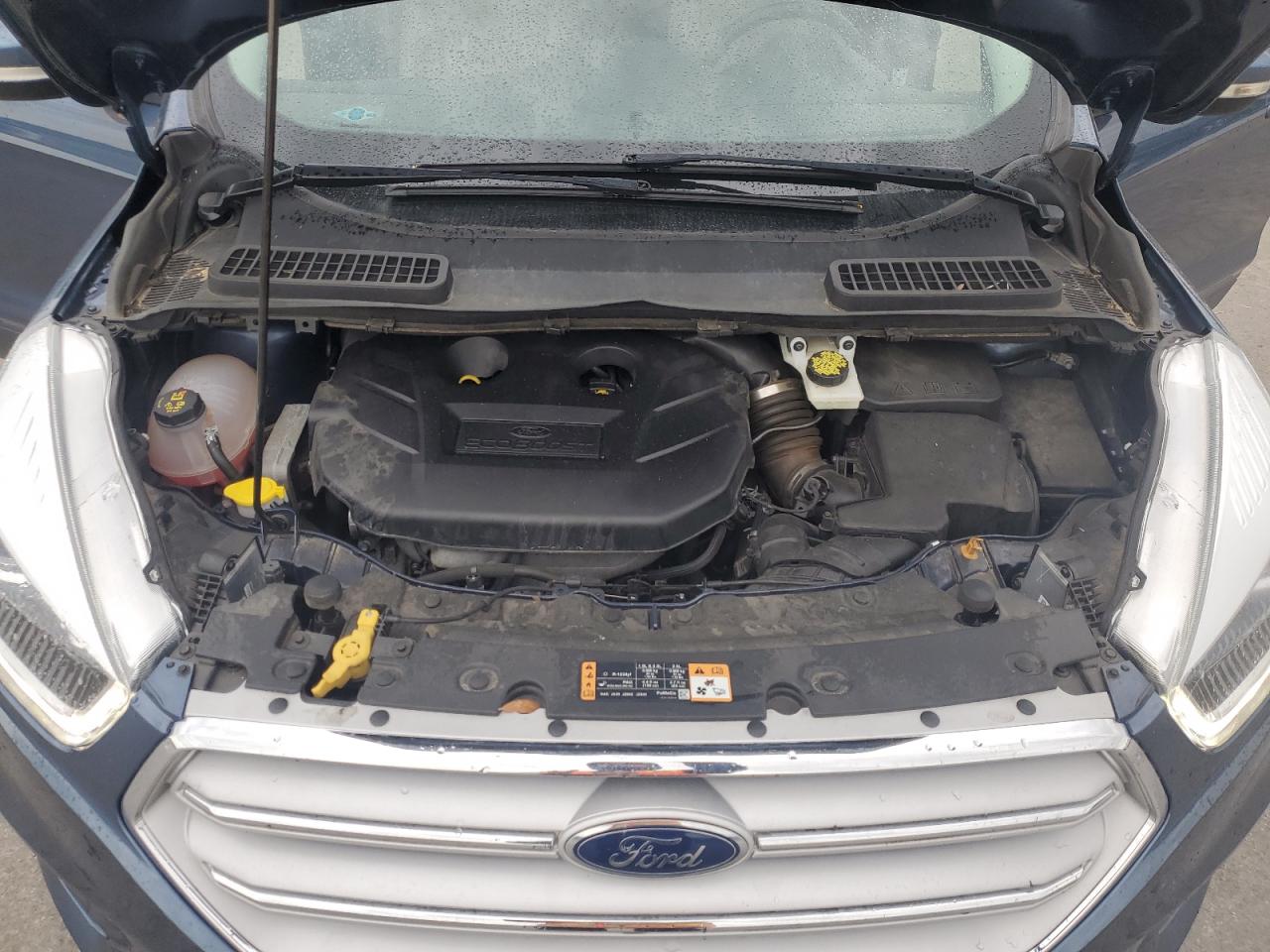 1FMCU0J91JUA17233 2018 Ford Escape Titanium