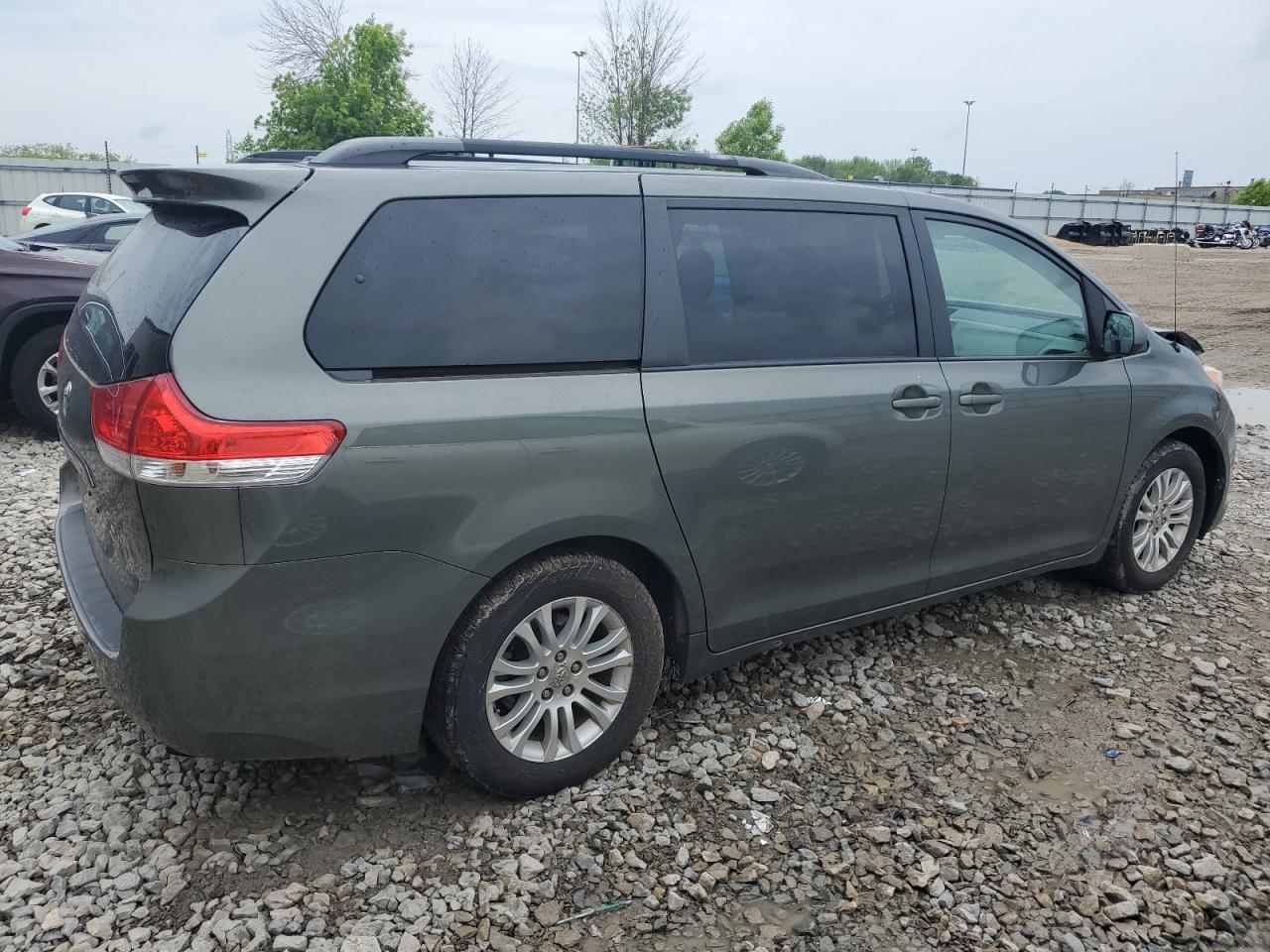 5TDYK3DC1BS093937 2011 Toyota Sienna Xle