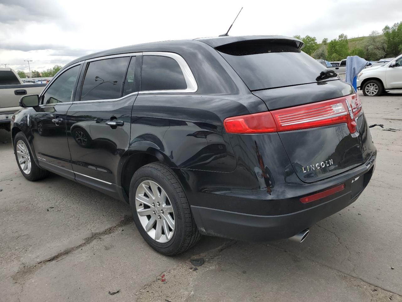 2LMHJ5NK0HBL00137 2017 Lincoln Mkt