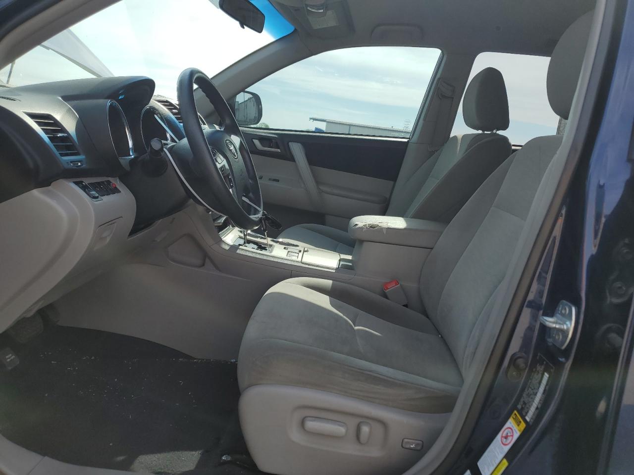 5TDZK3EH8DS129396 2013 Toyota Highlander Base