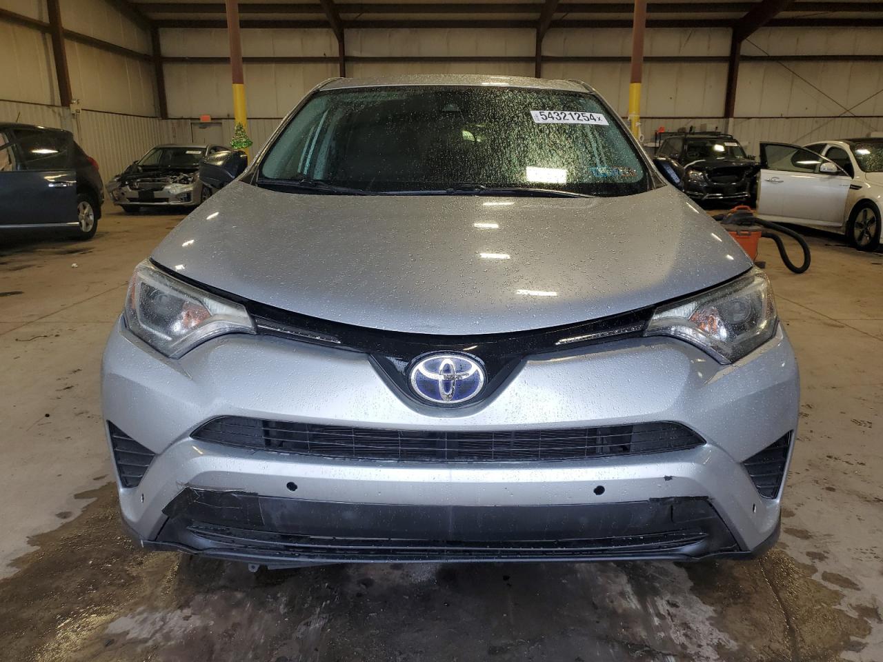 JTMBFREV4JJ195189 2018 Toyota Rav4 Le