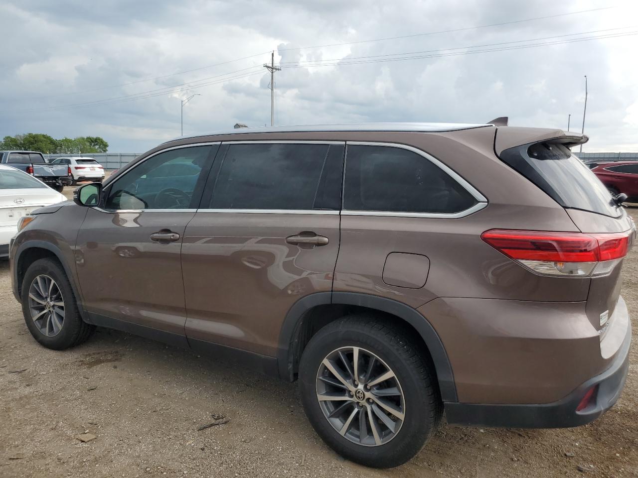 5TDKZRFH0KS367044 2019 Toyota Highlander Se