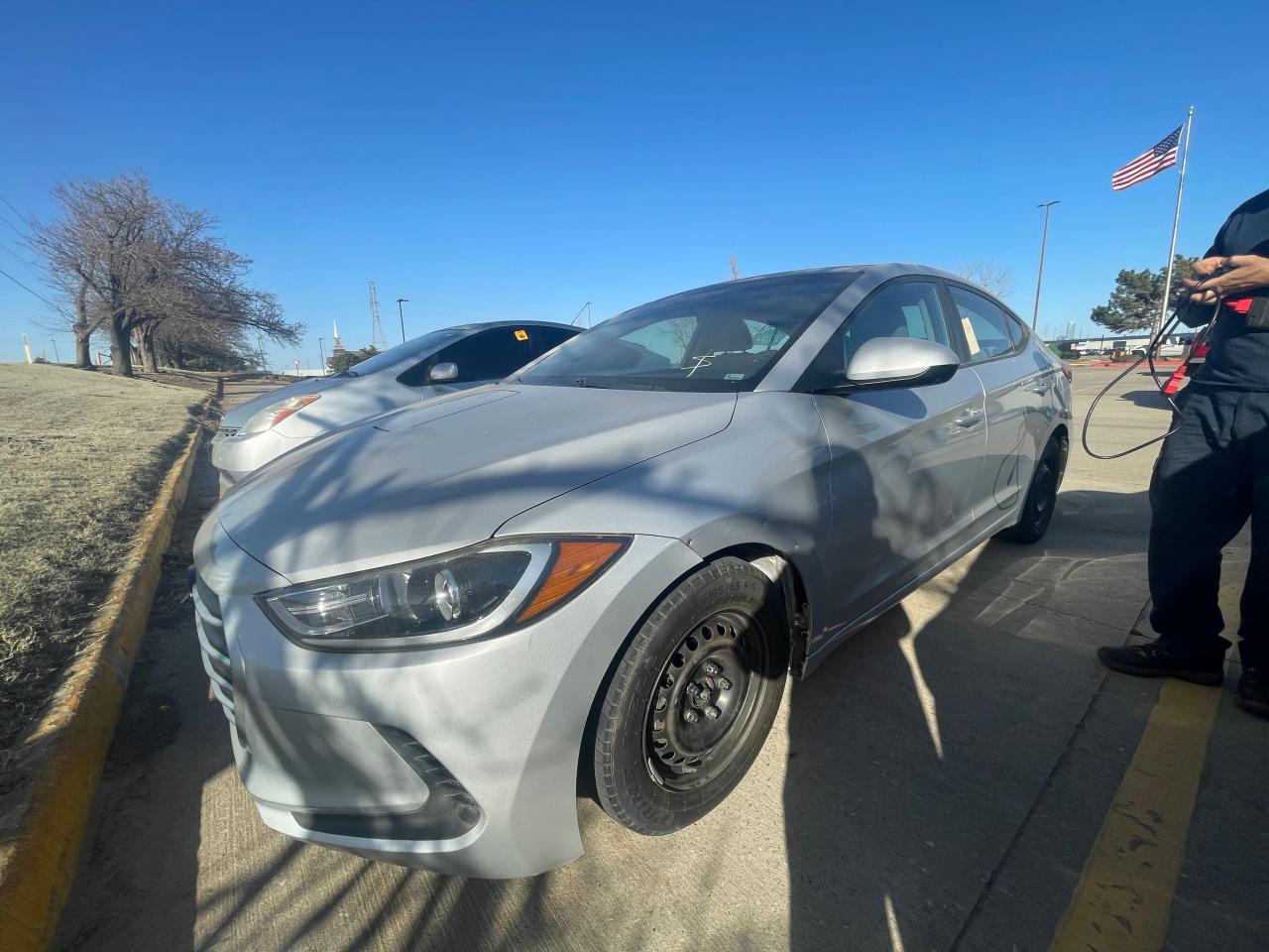 KMHD74LF1HU100421 2017 Hyundai Elantra Se