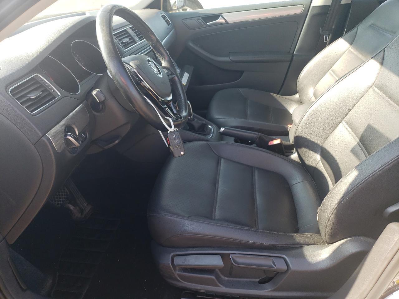 3VWDB7AJ6HM265880 2017 Volkswagen Jetta Se