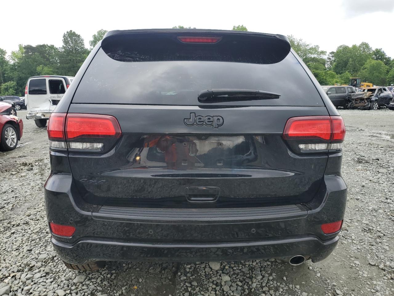 1C4RJFAG2JC137041 2018 Jeep Grand Cherokee Laredo