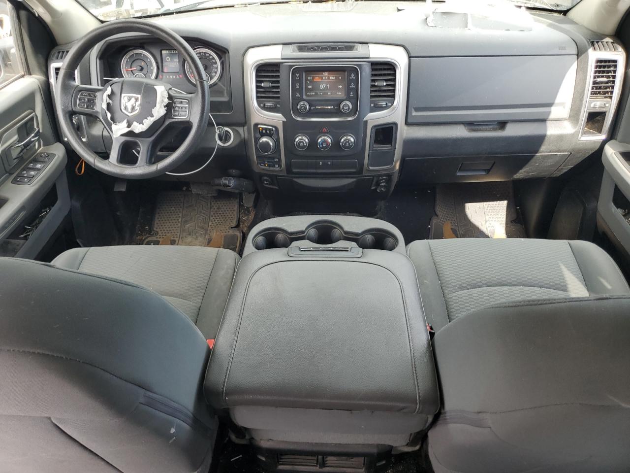 1C6RR7TT1KS713855 2019 Ram 1500 Classic Slt