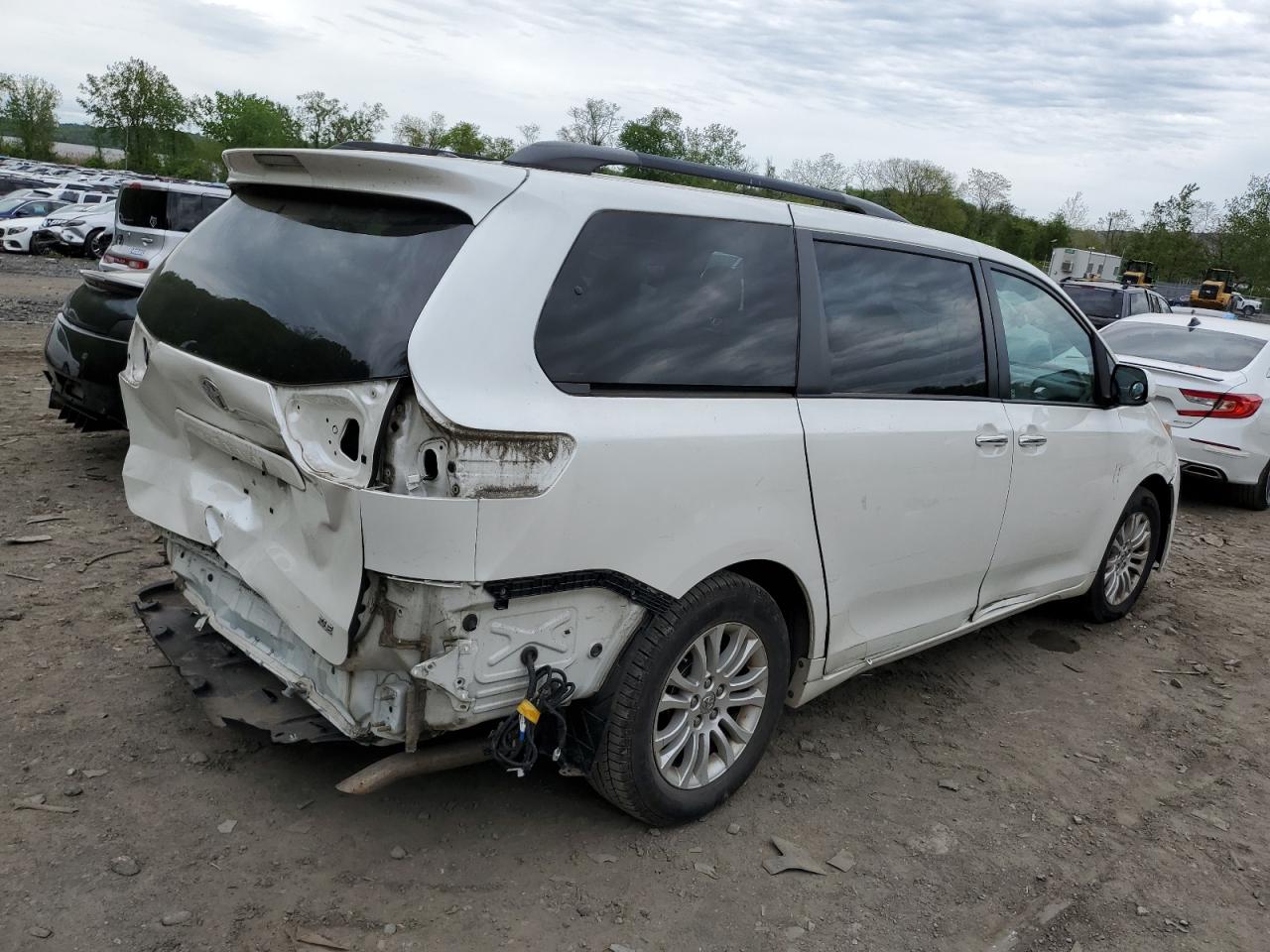 5TDYK3DC1FS633664 2015 Toyota Sienna Xle