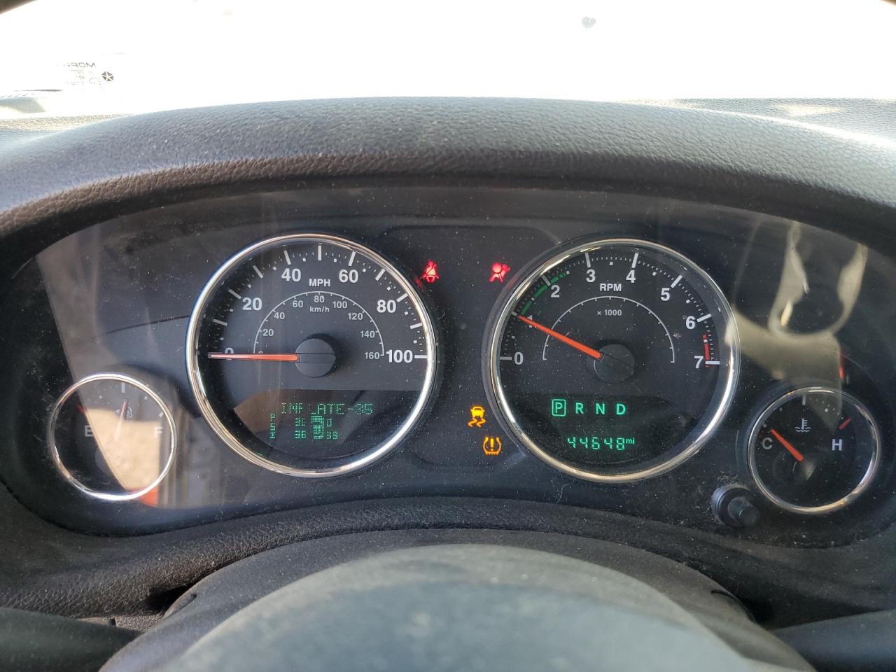 1C4BJWDG2GL319263 2016 Jeep Wrangler Unlimited Sport