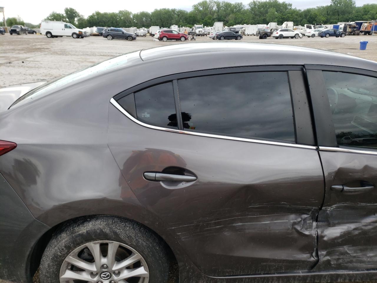 3MZBN1U74JM238789 2018 Mazda 3 Sport