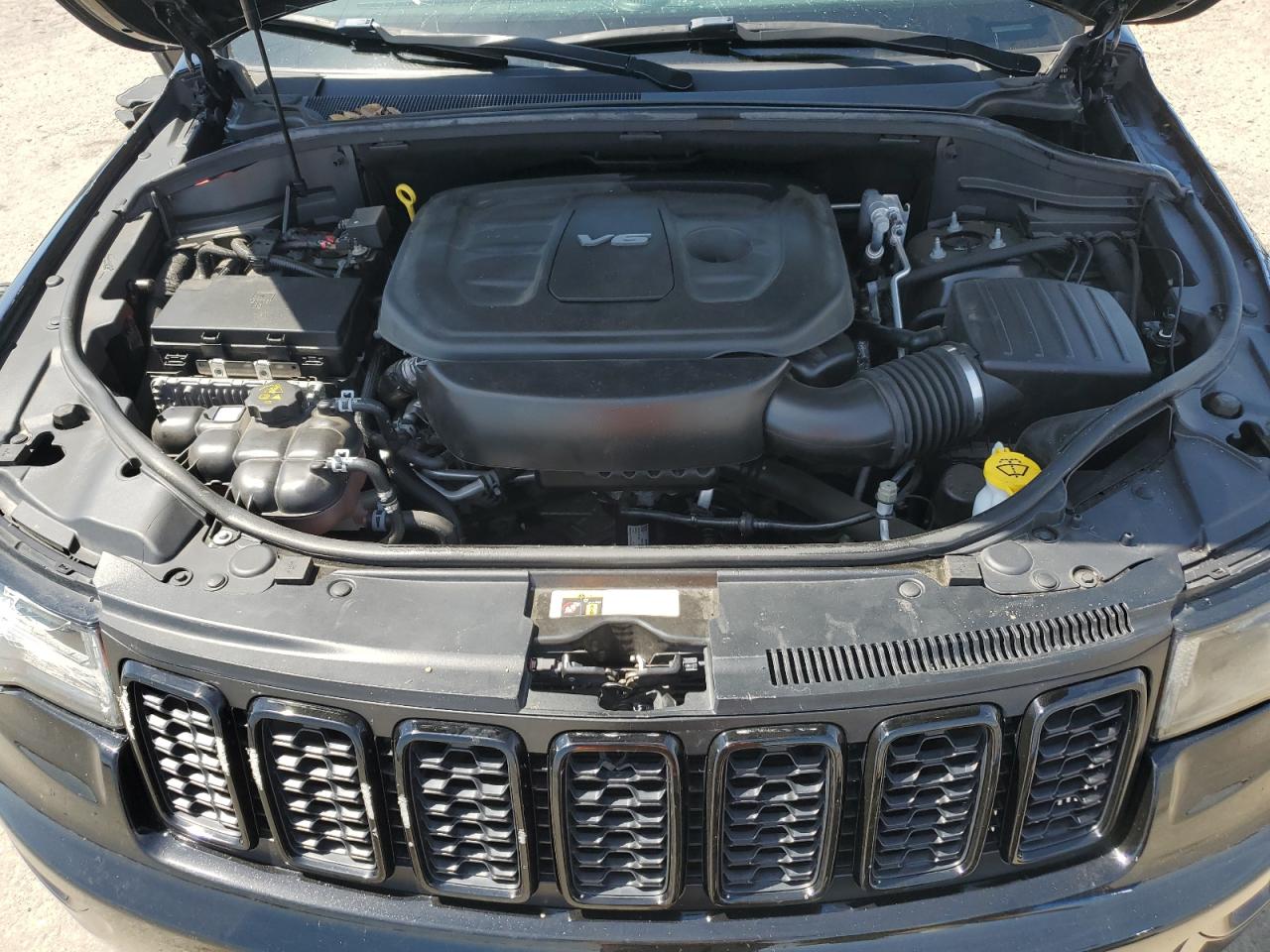 1C4RJFAG7JC320399 2018 Jeep Grand Cherokee Laredo