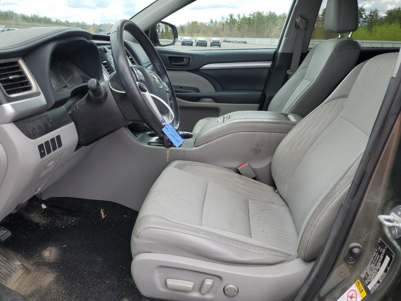 5TDBKRFH3FS181167 2015 Toyota Highlander Le