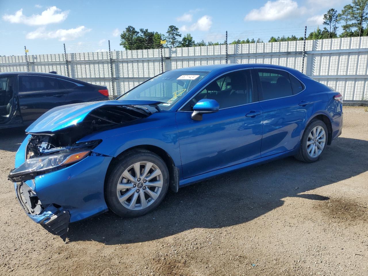 2020 Toyota Camry Le vin: 4T1C11AK1LU345398