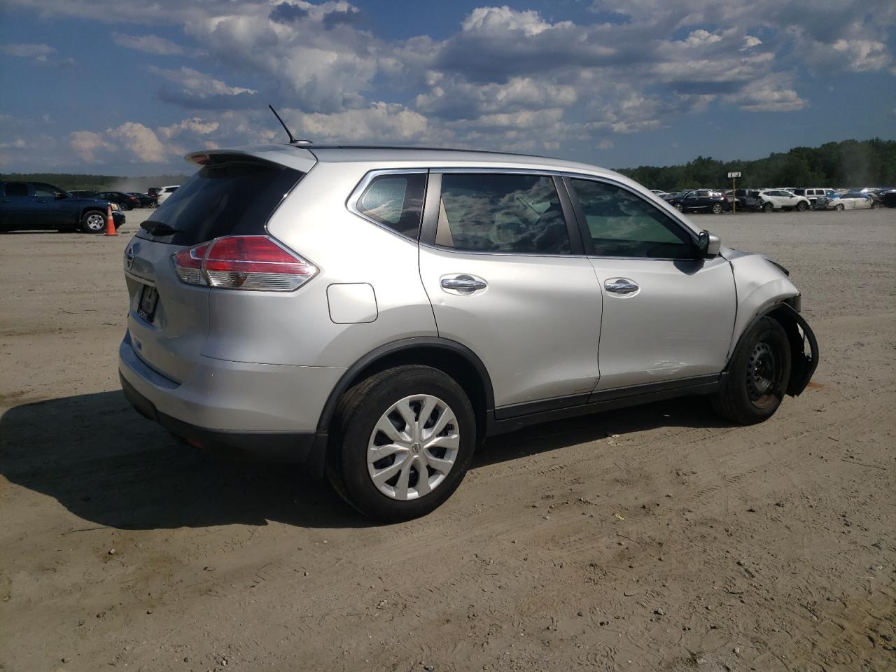 2015 Nissan Rogue S vin: KNMAT2MT1FP563666