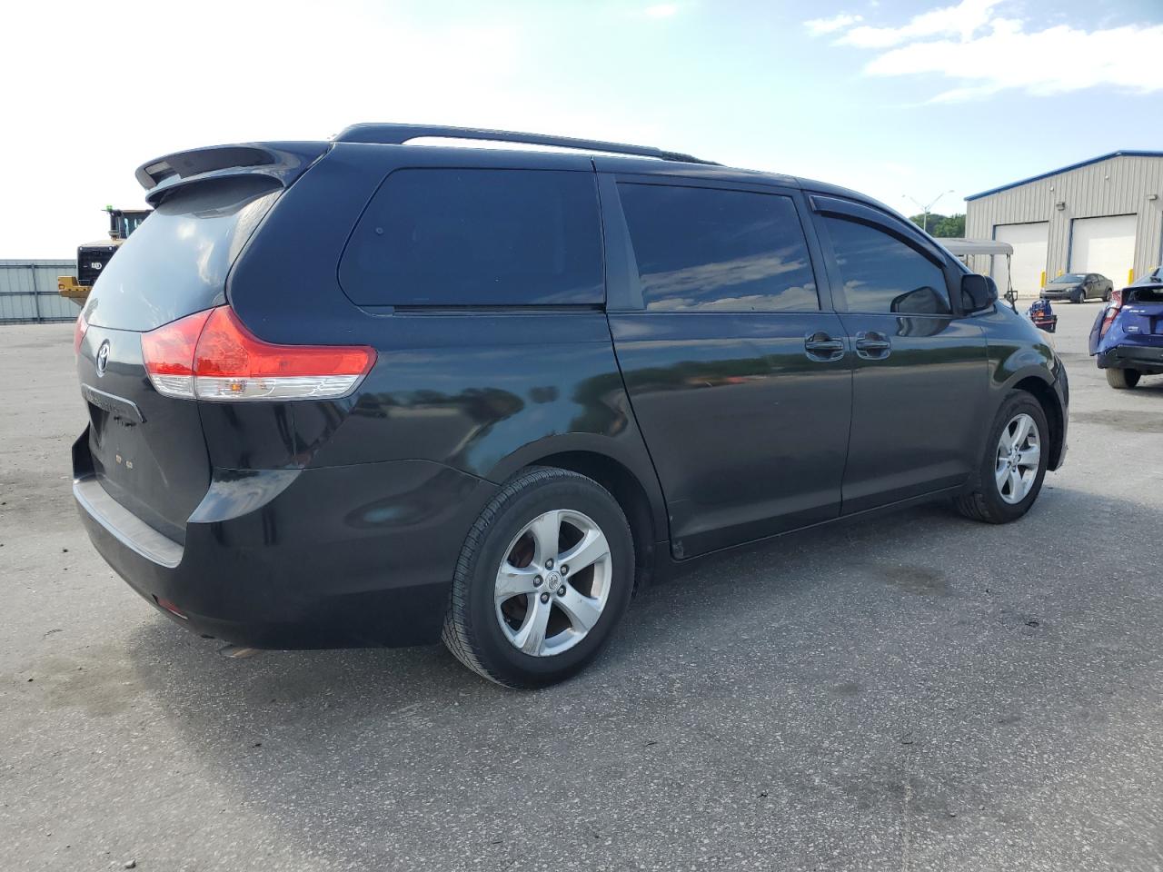 5TDKK3DC4BS145518 2011 Toyota Sienna Le