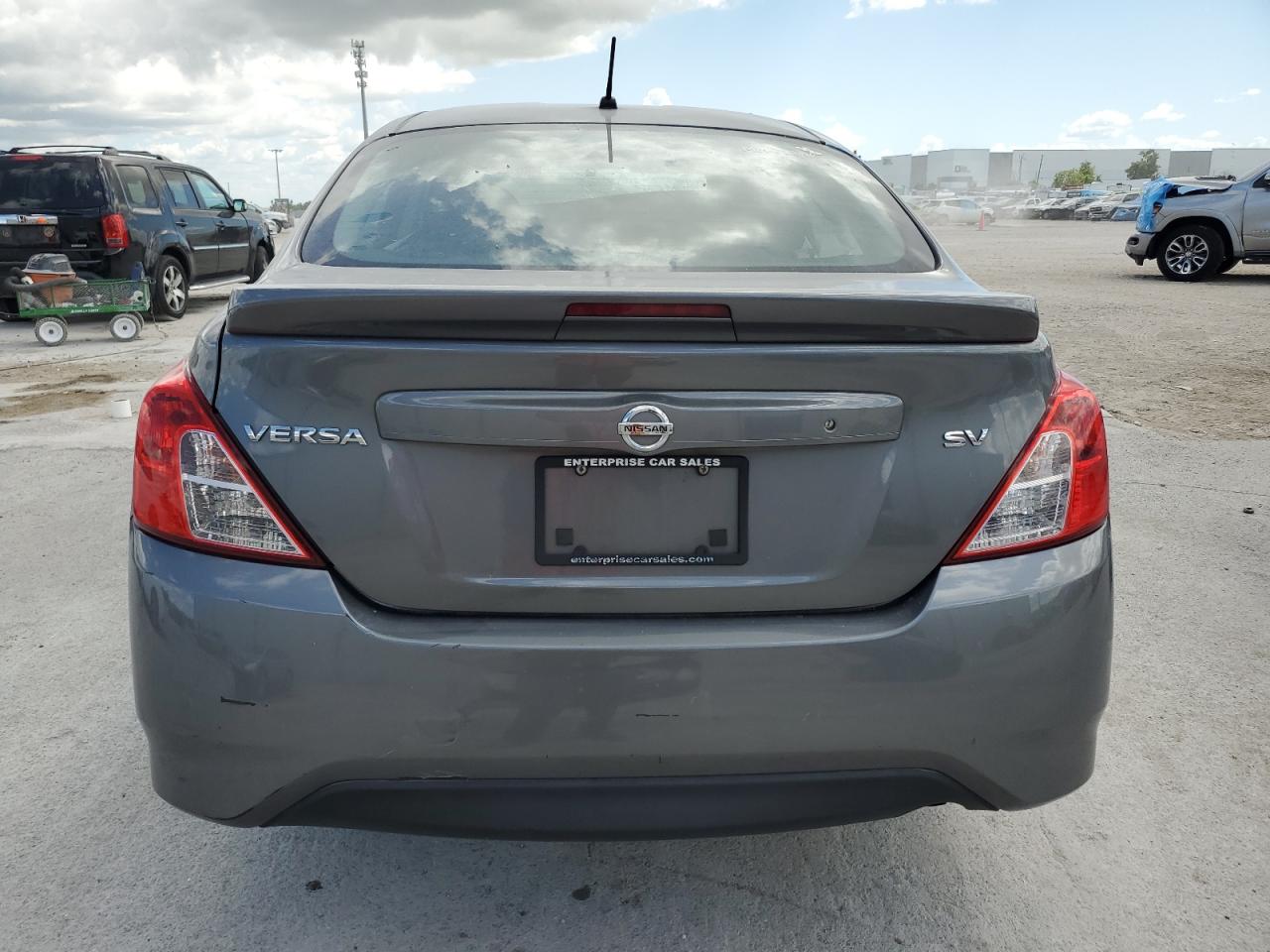 3N1CN7AP2JL823667 2018 Nissan Versa S