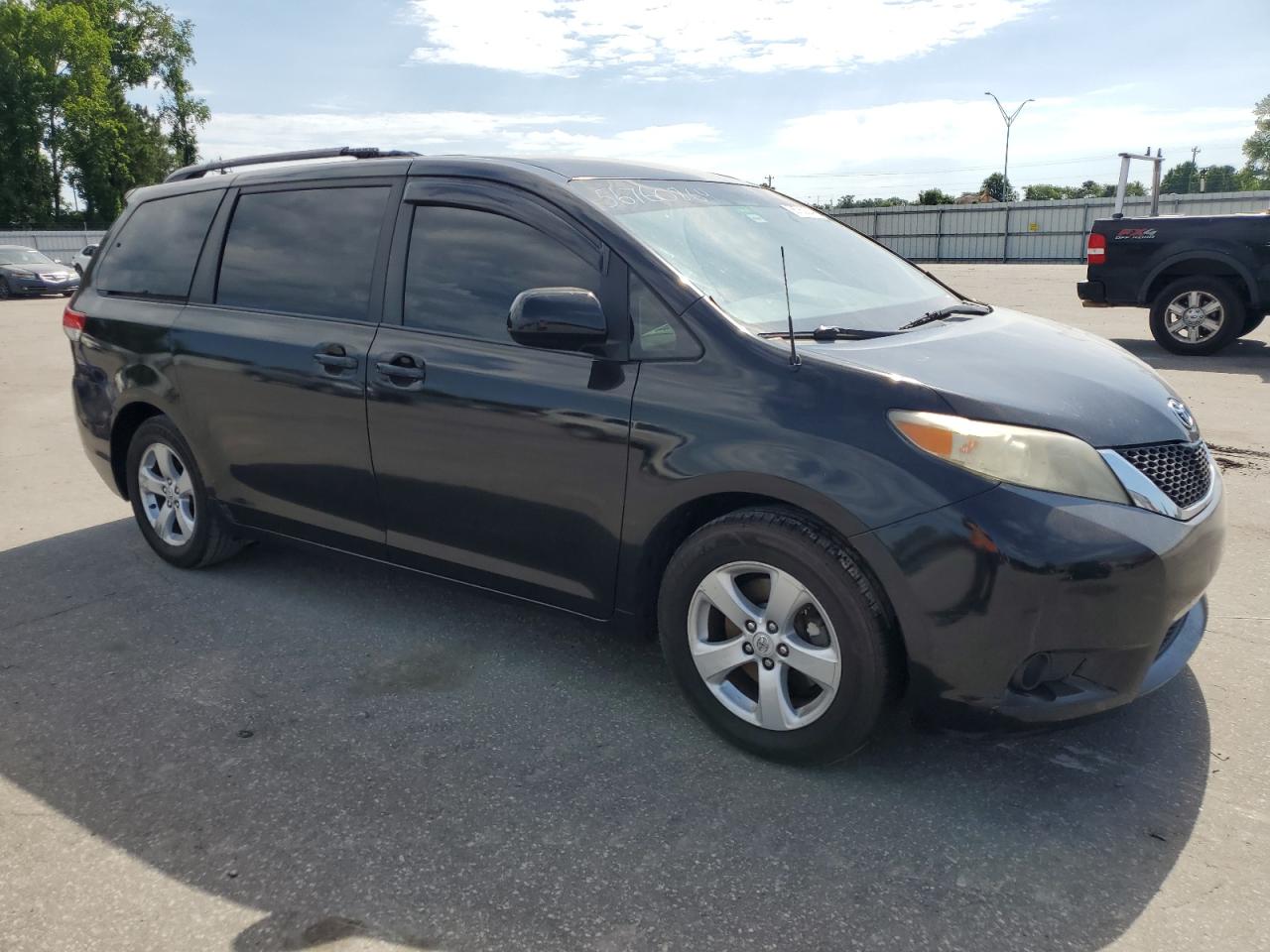 5TDKK3DC4BS145518 2011 Toyota Sienna Le