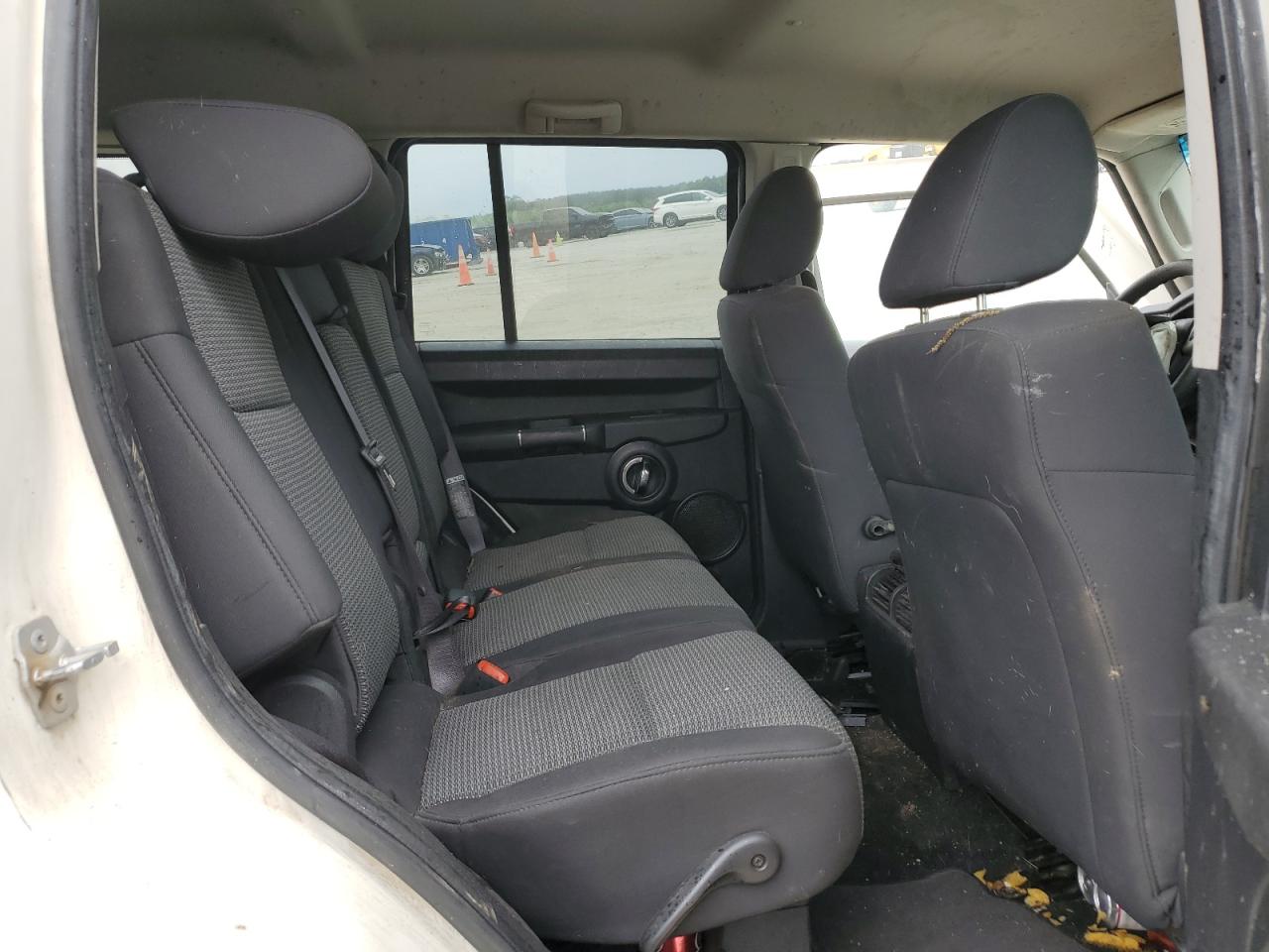 1J4RG4GK4AC119228 2010 Jeep Commander Sport