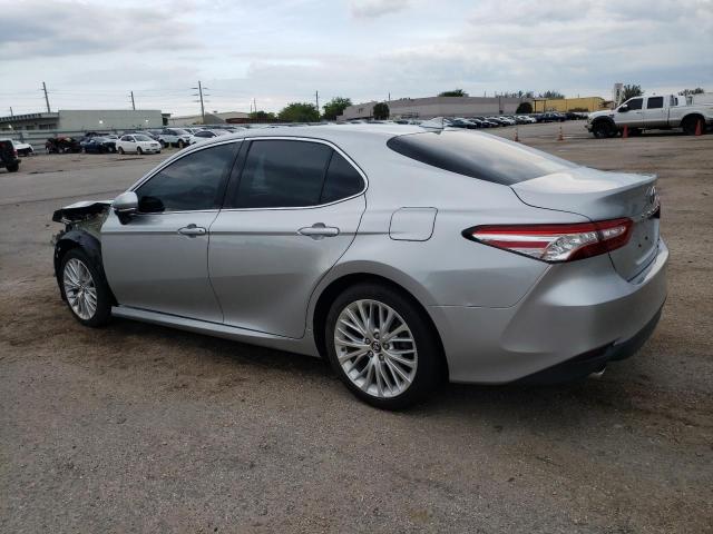 VIN 4T1B21HK0JU506111 2018 Toyota Camry, Hybrid no.2