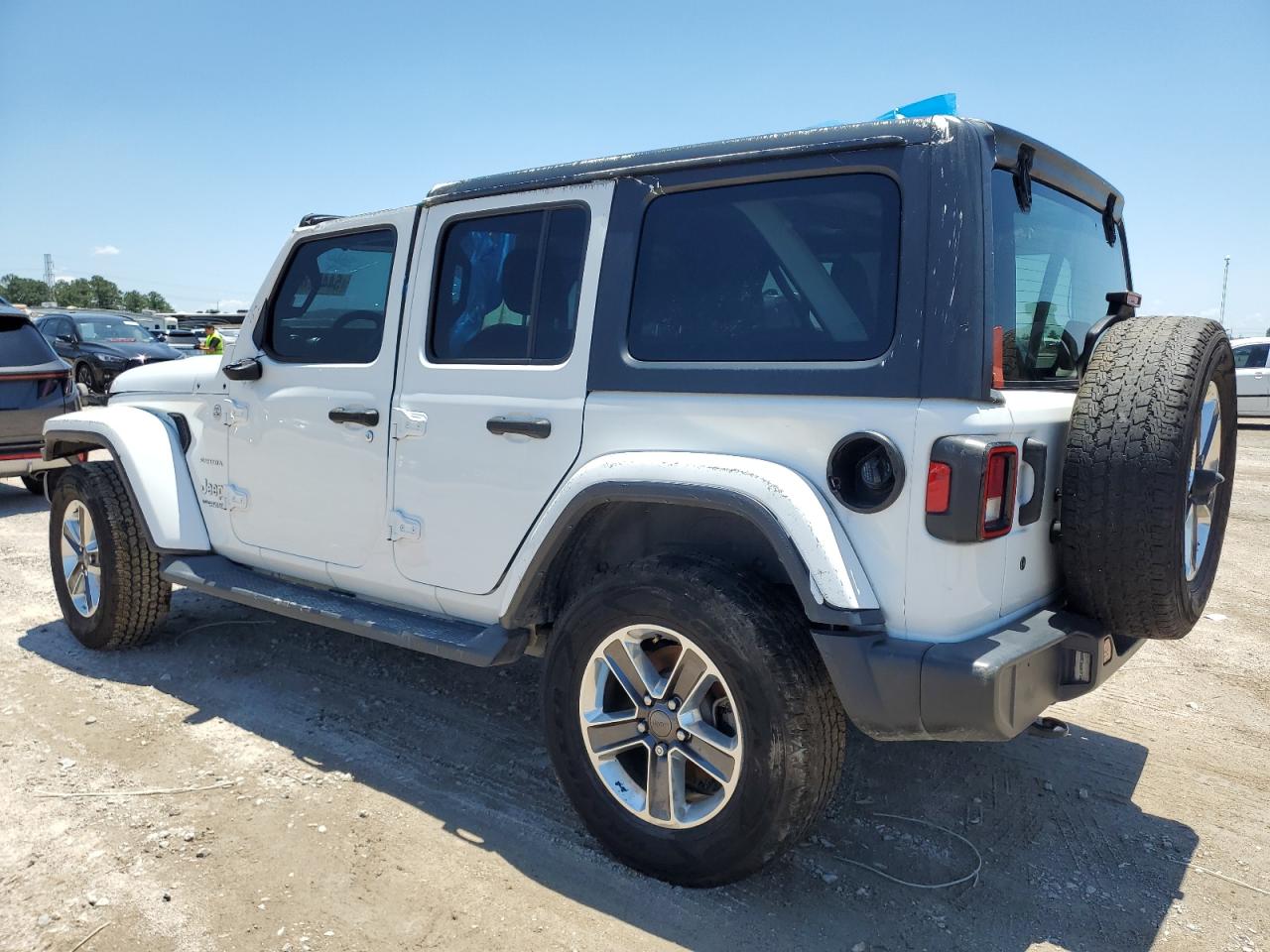 1C4HJXEG6KW651857 2019 Jeep Wrangler Unlimited Sahara