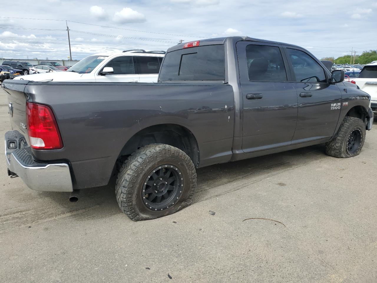 1C6RR7TT1FS555040 2015 Ram 1500 Slt