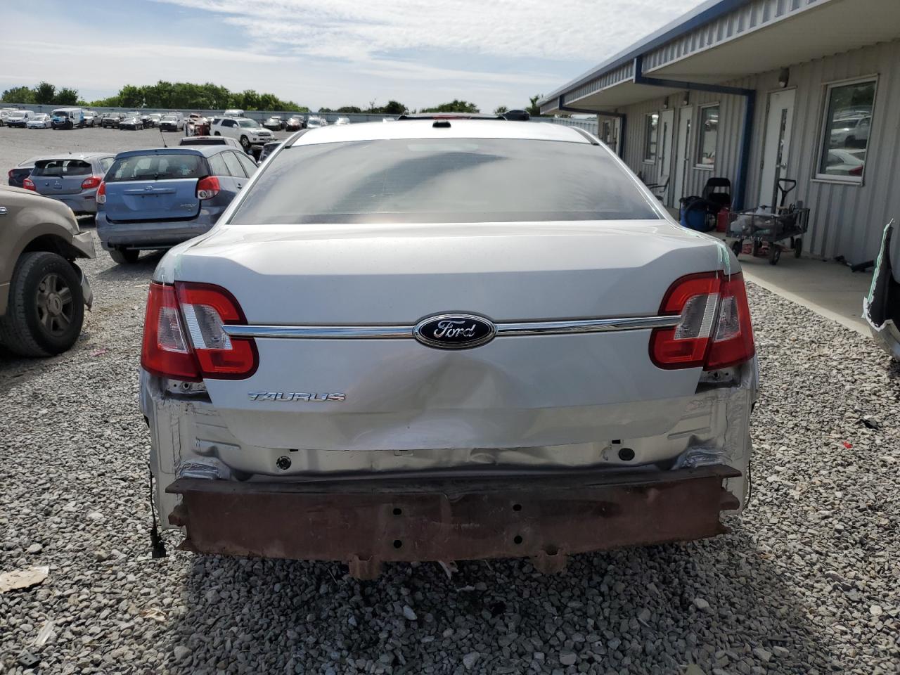 Lot #2828700684 2011 FORD TAURUS SE