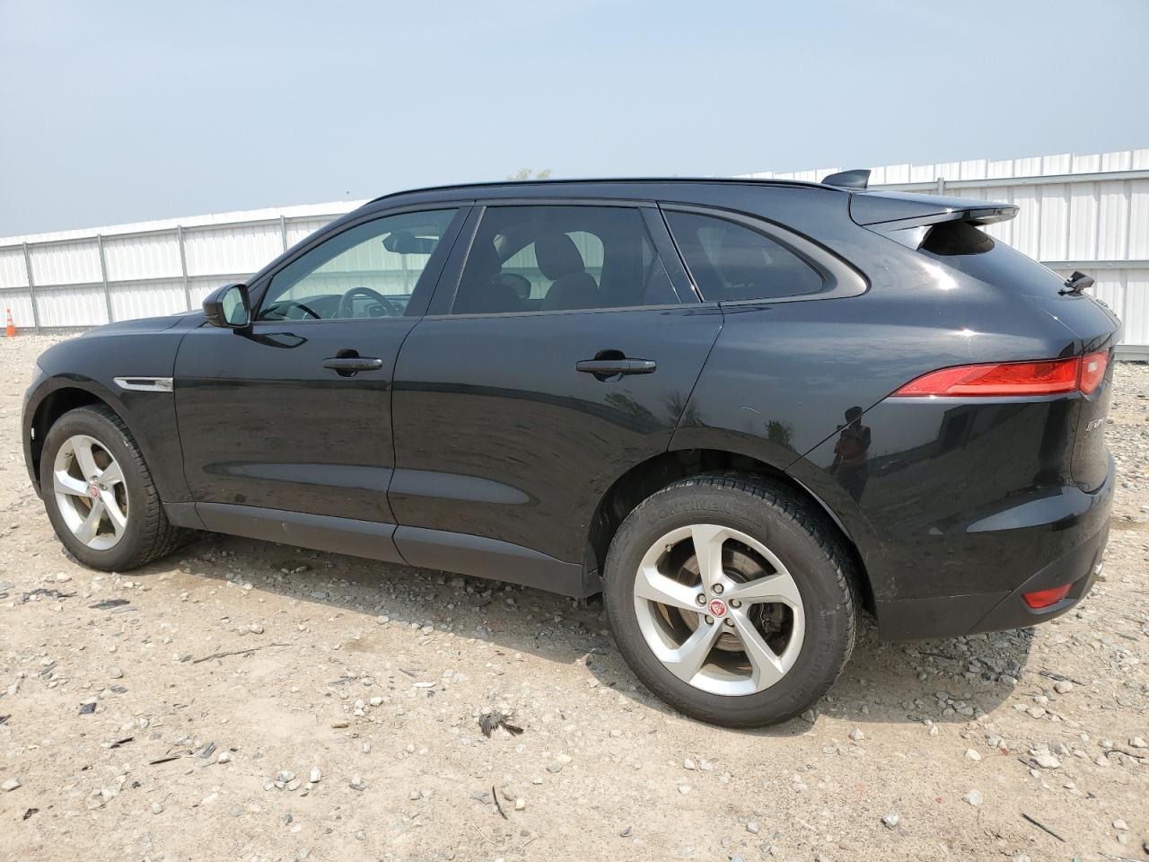 SADCJ2BV6HA881764 2017 Jaguar F-Pace Premium