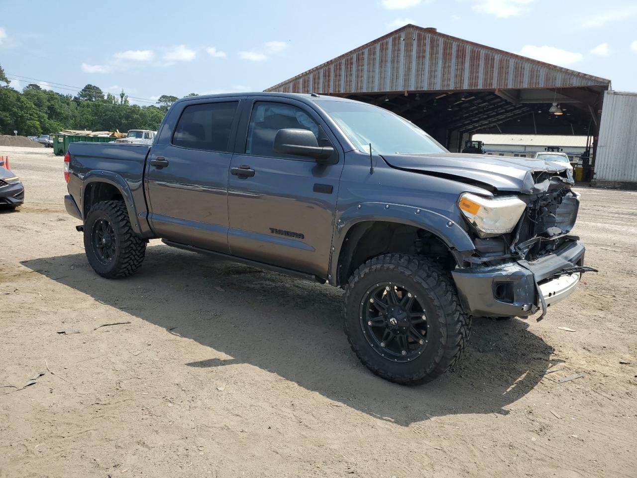 5TFDW5F13HX638422 2017 Toyota Tundra Crewmax Sr5