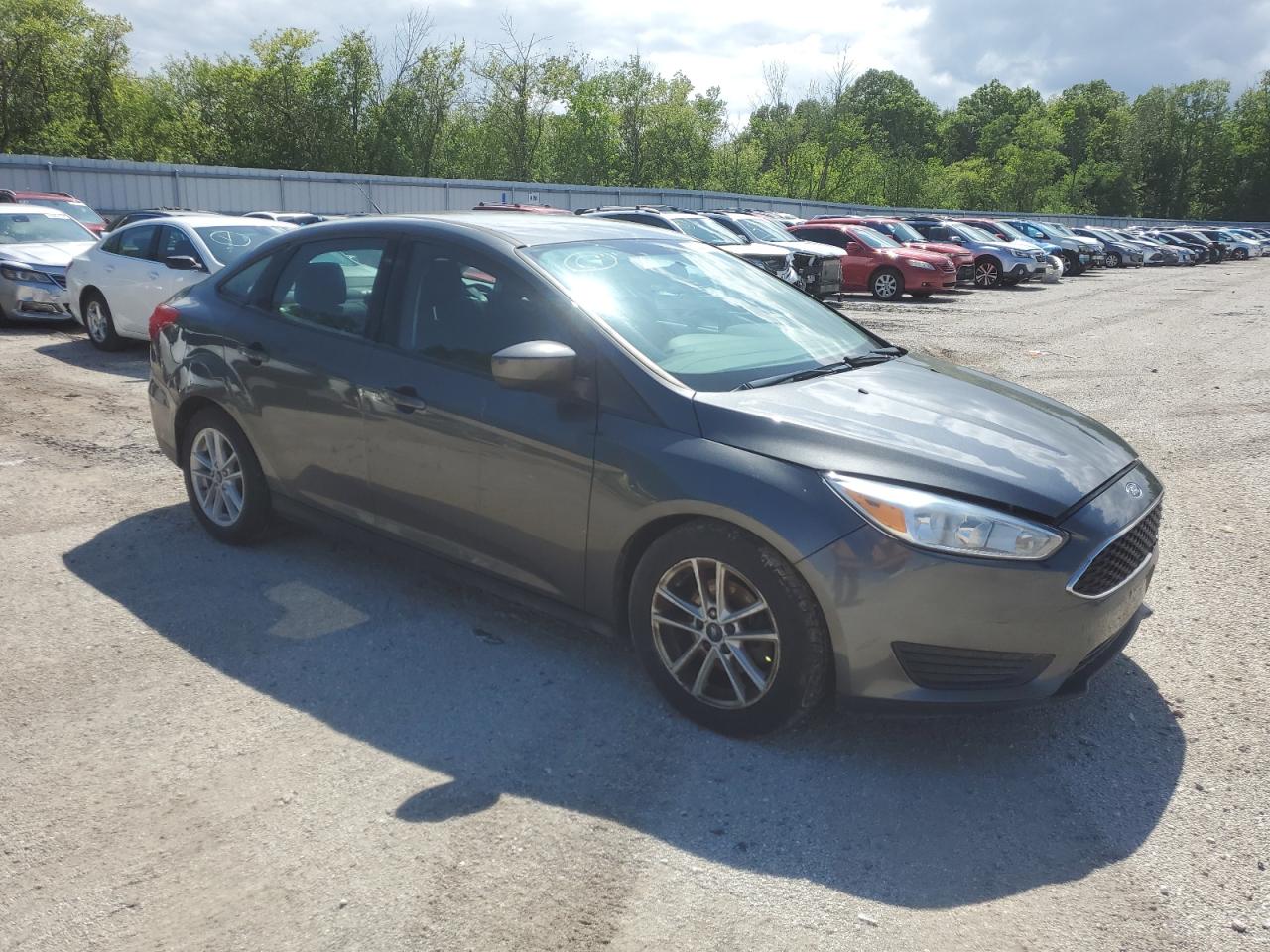 2018 Ford Focus Se vin: 1FADP3F29JL267201