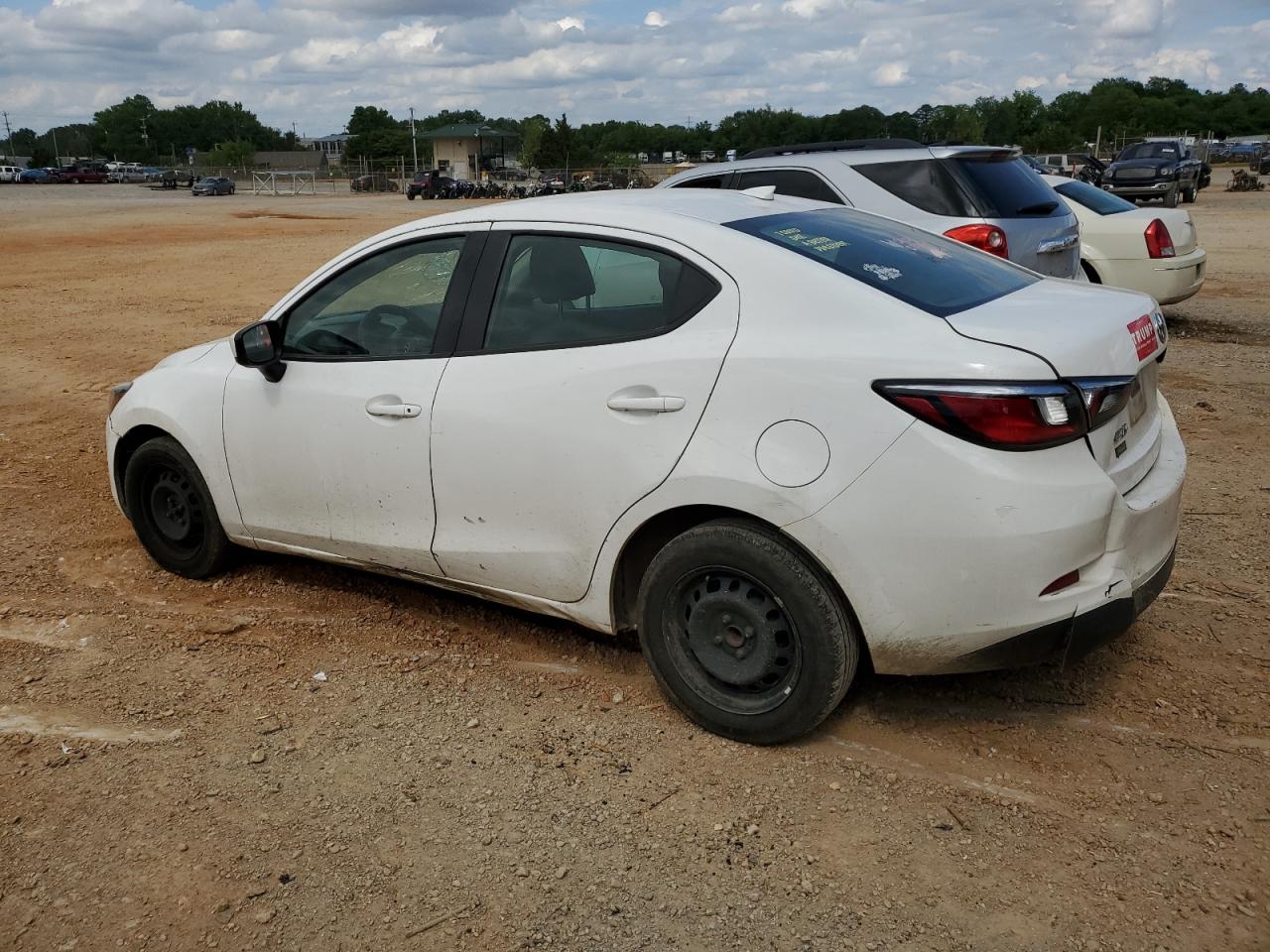 3MYDLBYV4KY528042 2019 Toyota Yaris L