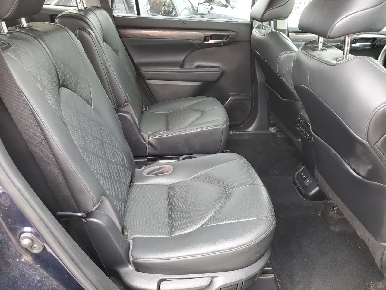 5TDFZRBH0MS099784 2021 Toyota Highlander Platinum