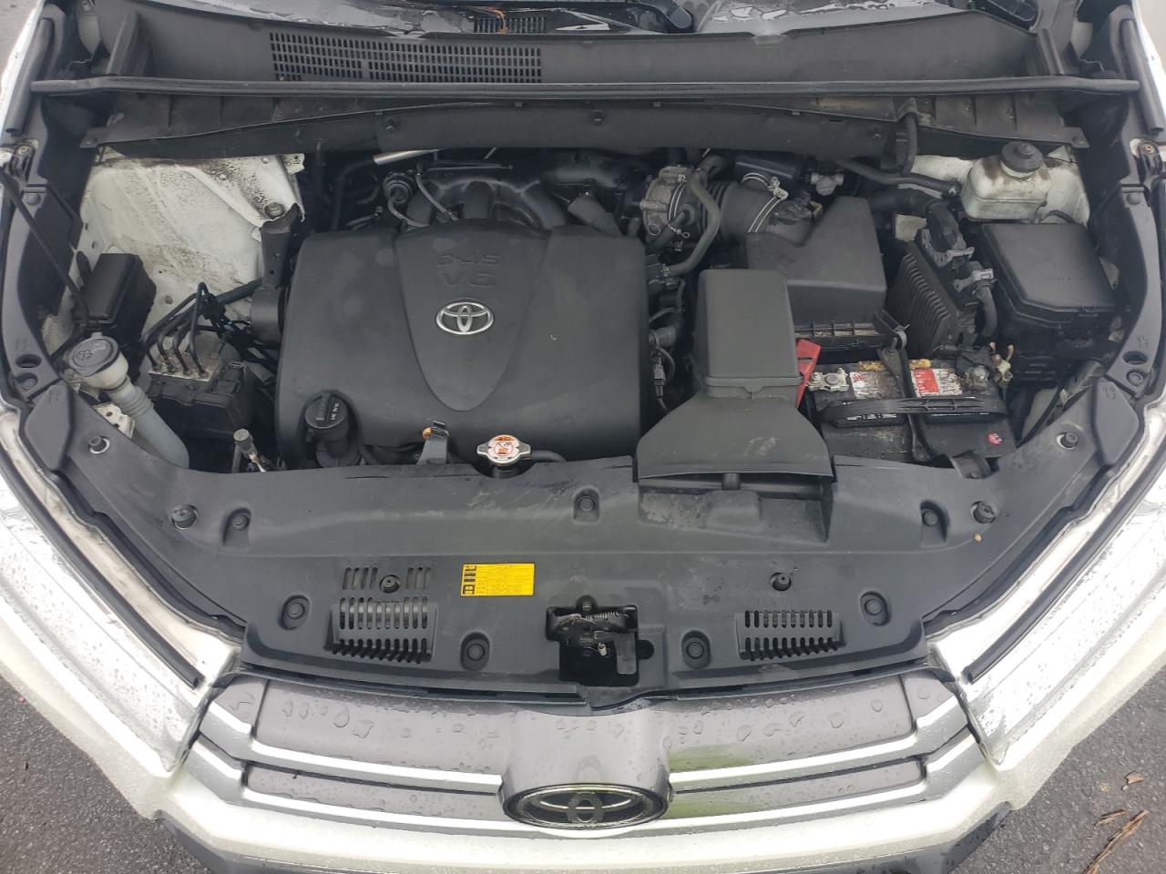 5TDJZRFHXKS594852 2019 Toyota Highlander Se