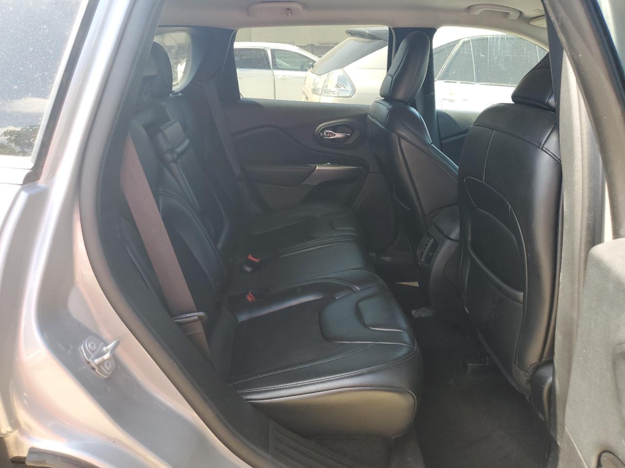 1C4PJMLB4KD199078 2019 Jeep Cherokee Latitude Plus