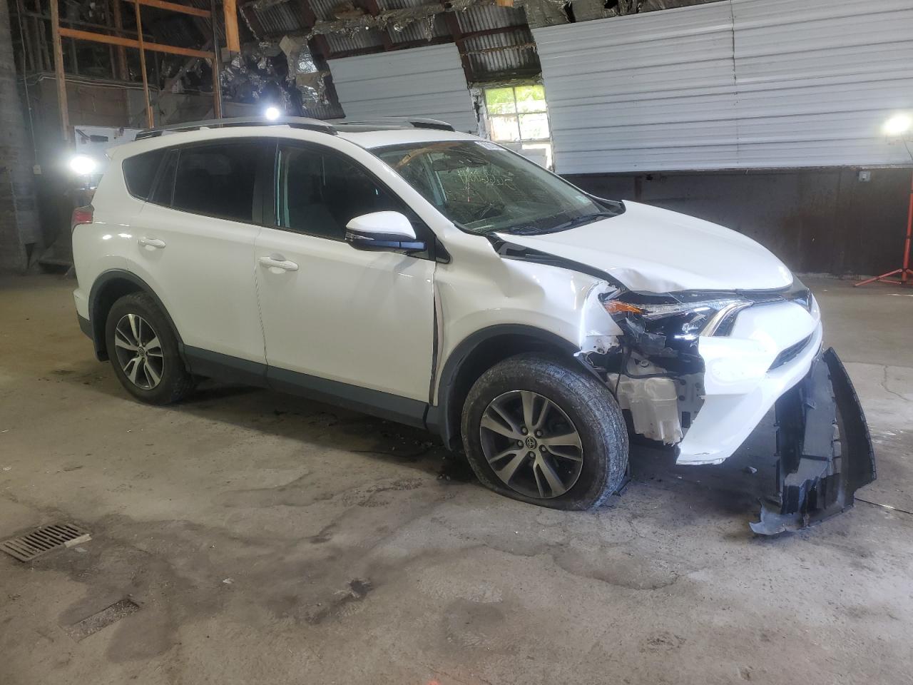 JTMRFREV8HJ173415 2017 Toyota Rav4 Xle