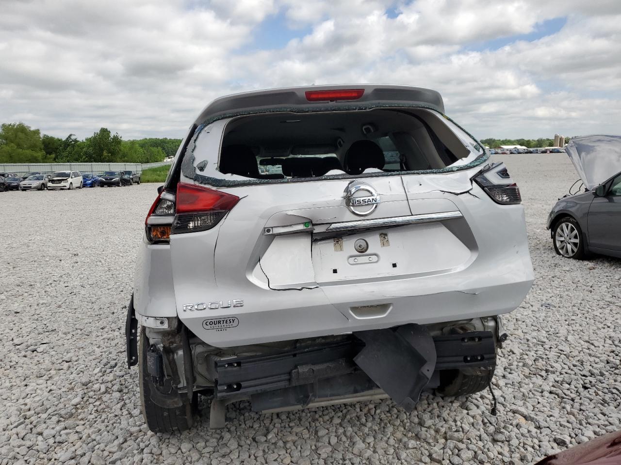 2018 Nissan Rogue S vin: 5N1AT2MT4JC768295