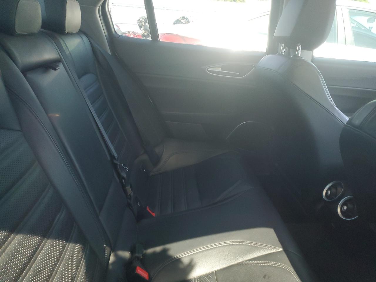 ZARFAECN2J7565649 2018 Alfa Romeo Giulia Ti