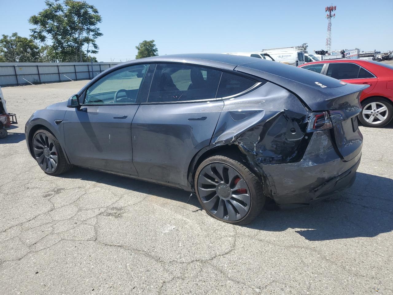 2023 Tesla Model Y vin: 7SAYGDEF4PF913099