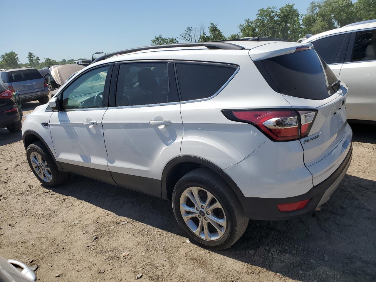 1FMCU0GD9JUA35362 2018 Ford Escape Se