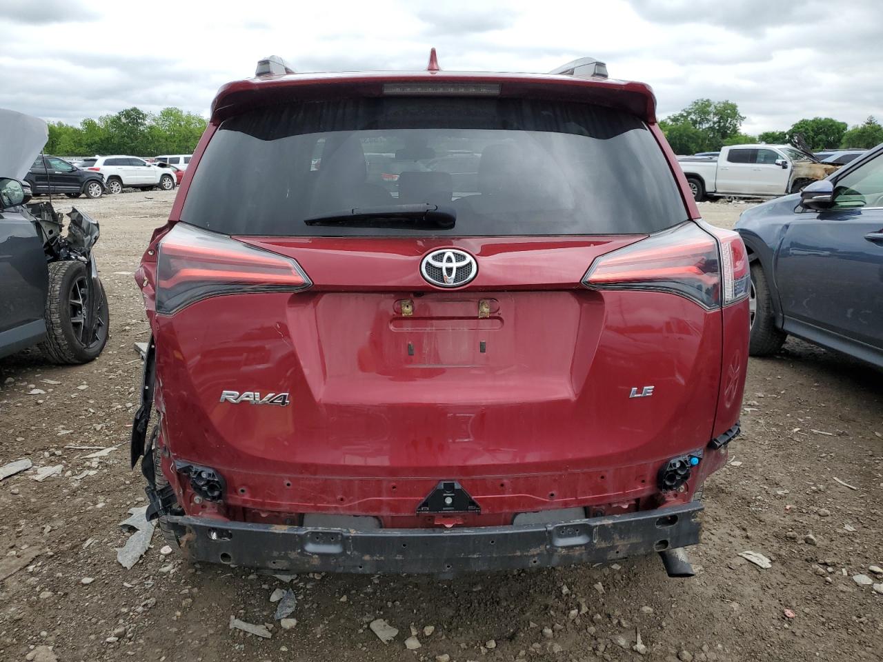 2T3ZFREV3JW453220 2018 Toyota Rav4 Le