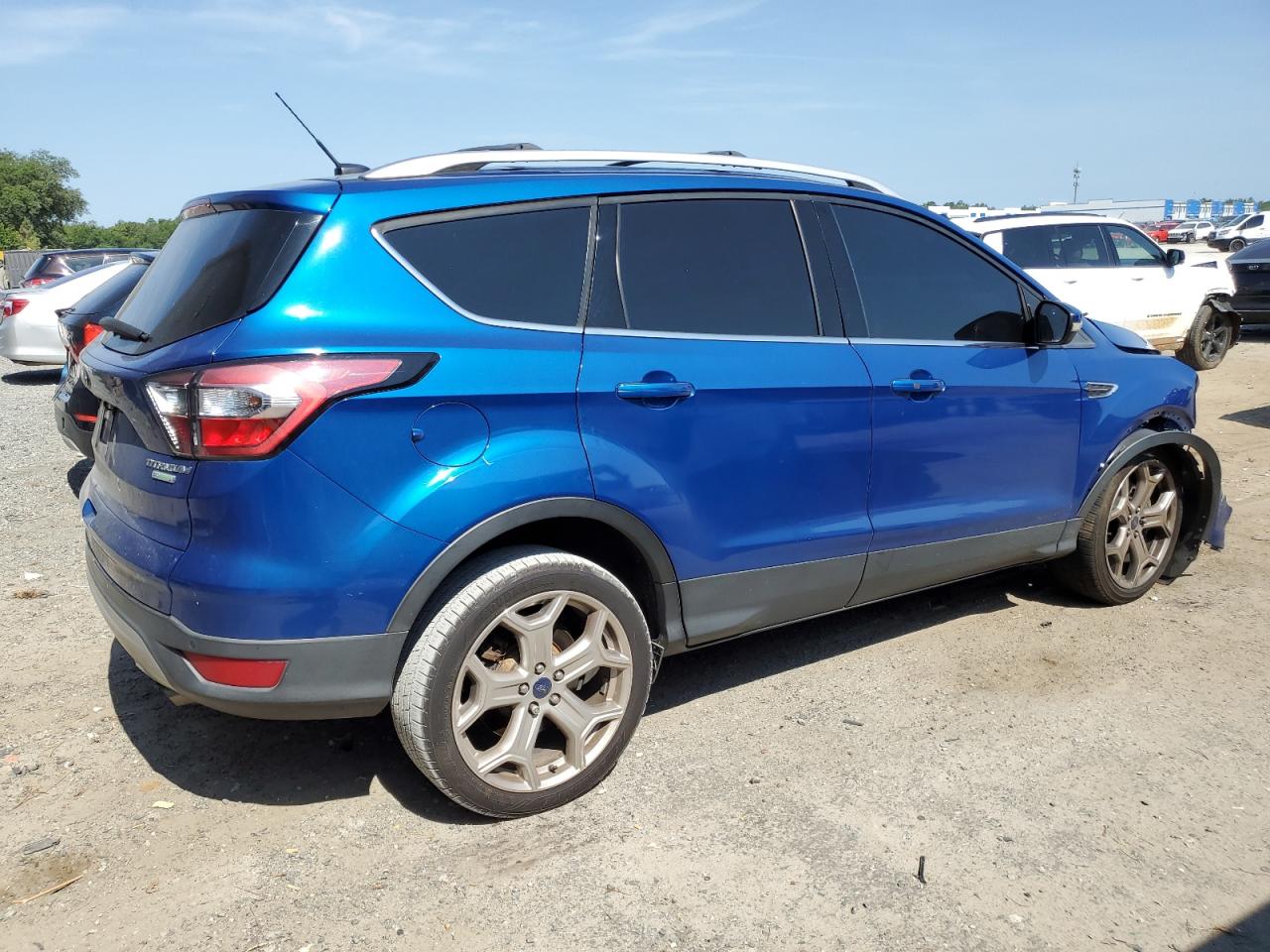 1FMCU0J98HUC14362 2017 Ford Escape Titanium