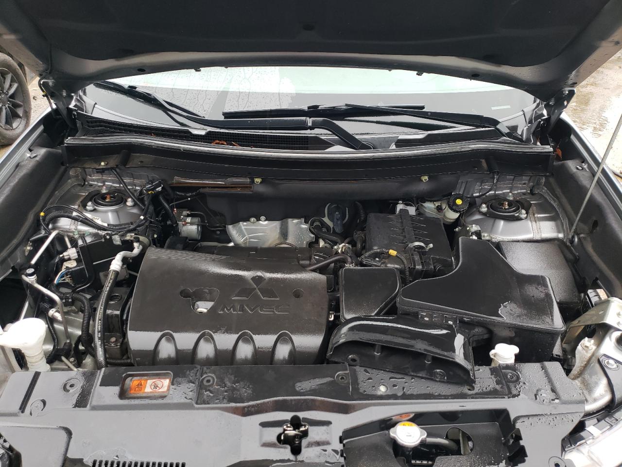 JA4AD3A37KZ045352 2019 Mitsubishi Outlander Se