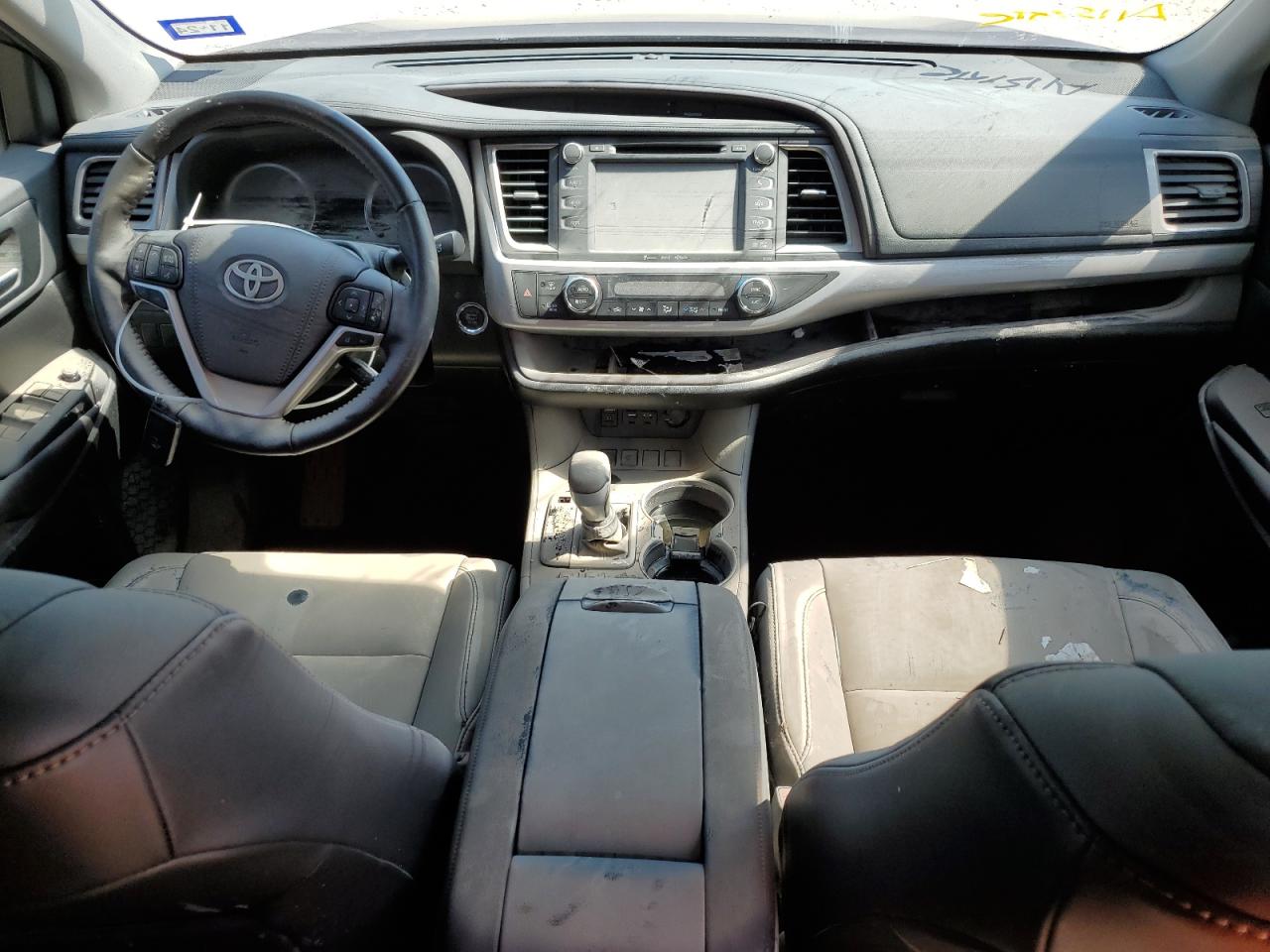 5TDKZRFH5KS359828 2019 Toyota Highlander Se