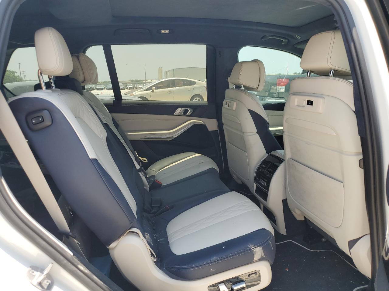 5UXCW2C07N9L72438 2022 BMW X7 xDrive40I